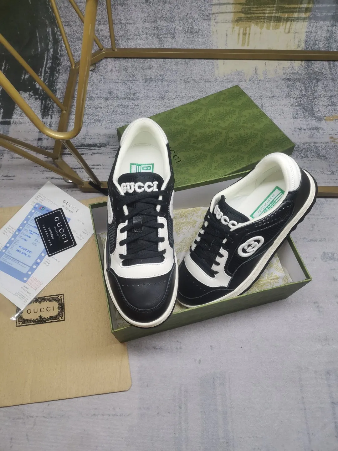 👟👟Ex-factory price 520👟👟 Gucci2023 Early Spring Gucci G Home The latest popular MAC80 sports shoes, couple style, white shoes🌸🌸🌸 Original purchase, development and production Gucci MAC80 new popular series. The exquisite and compact interlocking double G logo romantically interprets the aesthetic concept of this series. Made of off-white leather, vintage inspiration is cleverly blended into the sneaker design to reinterpret the brand logo. ▪️Fabric: Original customized imported first-layer cowhide ▪️Lining: Original customized imported breathable mesh ▪️Outsole: Original molded two-color T👟👟Factory price U outsole ▪️Sole thickness: 3CM ▪️Size: Women's 35-40 / Men's 39-46